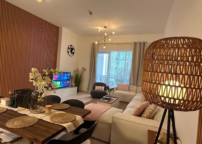 2 Bedrooms Apartment With Marina Views