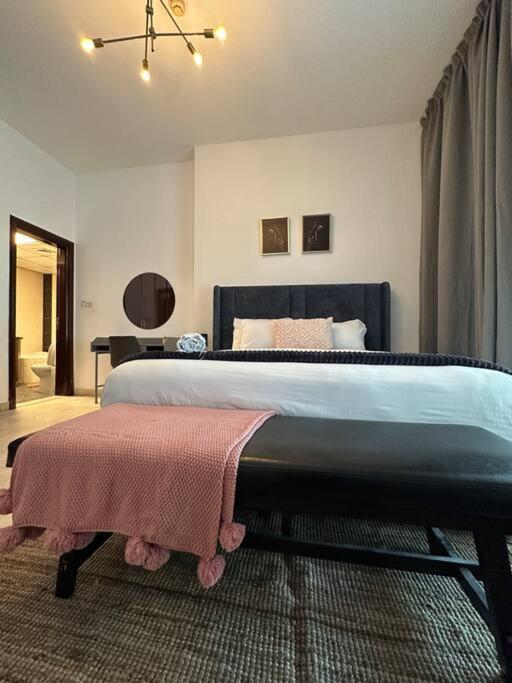 Apartment 2 Bedrooms With Marina Views *